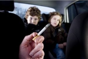le-tabagisme-passif-aurait-un-impact-sur-le-poids-et-l-intelligence-des-enfants